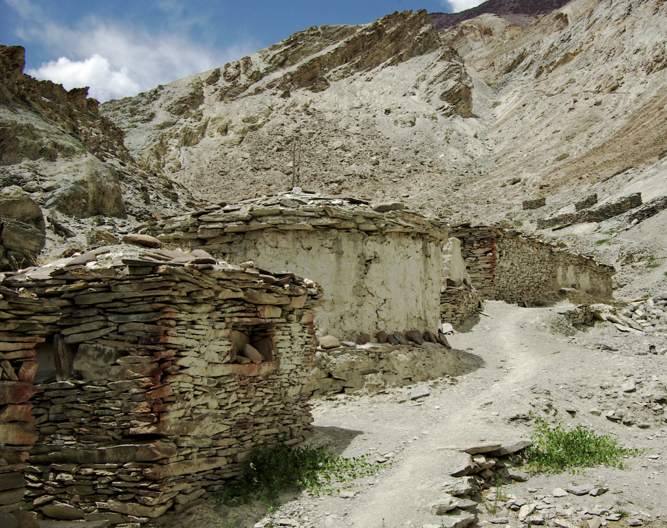 Stupas and mani walls at the approach to Chilling Village