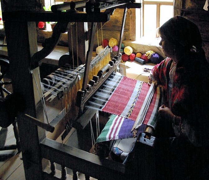 Suzdal Museum of Wooden Architecture and Everyday Life of Peasants - weaving