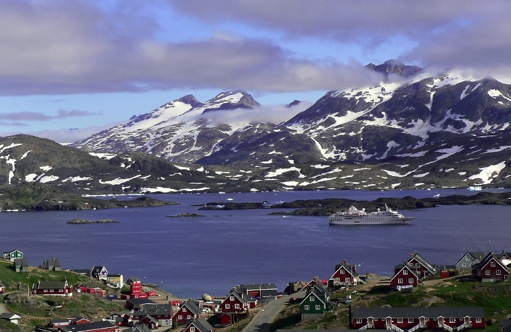 Tasiilaq, Cruise Ship