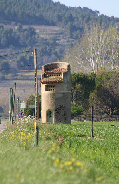 2.1428593072.bonnieux.jpg