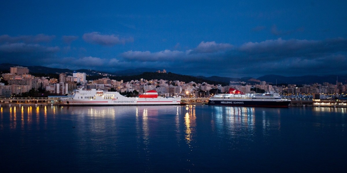 www.ferryhopper.com