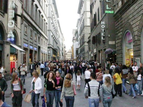 italia-firenza-pedestrians