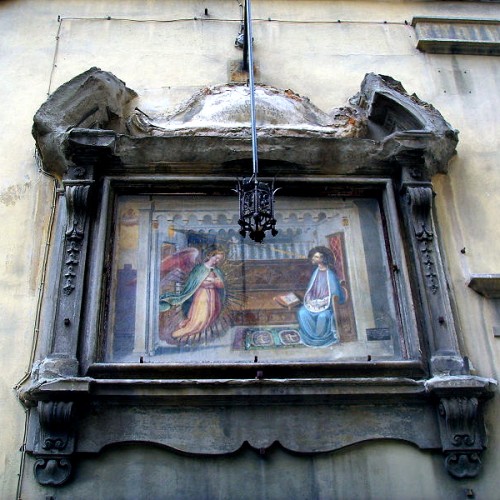 Tabernacle with Annunciation to the Virgin fresco