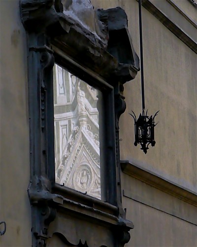 Duomo reflected in tabernacle in Piazza del Capitolo