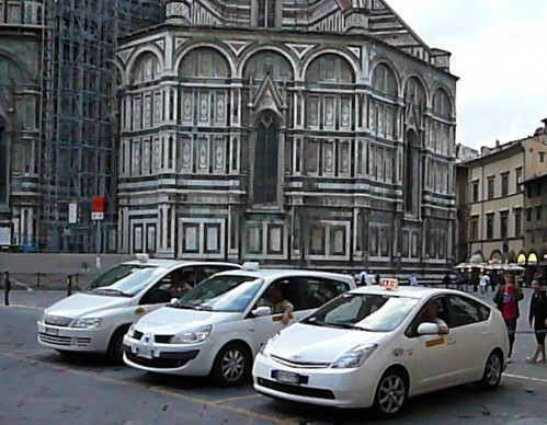 Florentine taxis sitting in wait behind the Duomo