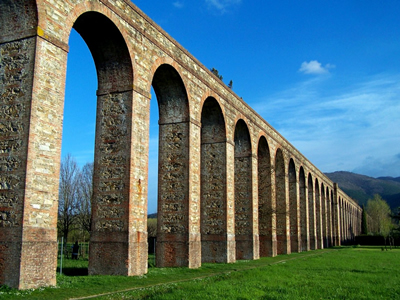 Lucca's aqueduct designed by Nottolini in 1823