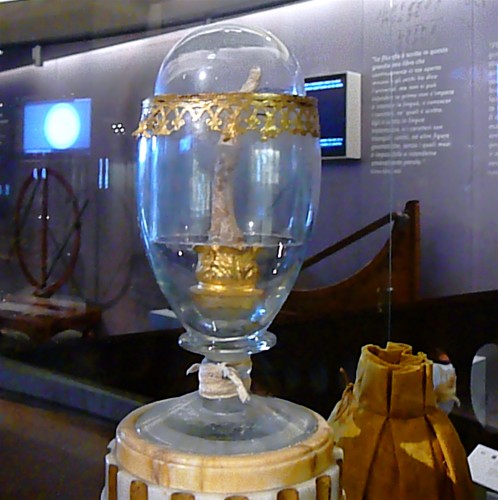 Right middle finger of Galileo