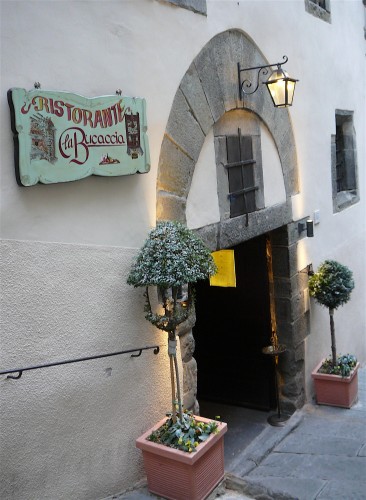 Have lunch at La Bucaccia on Via Ghibellina in Cortona