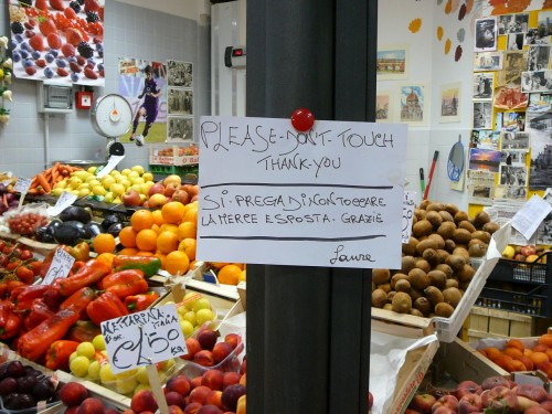 Don't Touch the Fruit, Please! at the Florence Mercato Centrale