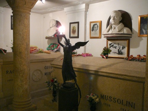 Other family members share Mssolini's crypt