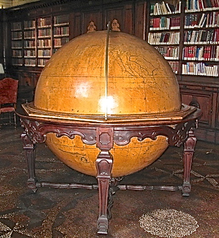 Globe of the 18th century world by Father Rosini da Lendinara (1762)