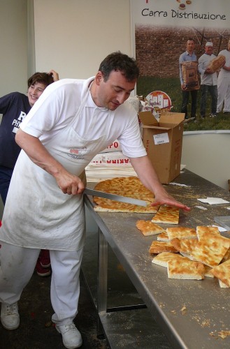 Hot schiacciata cut up and served to the festival crowds