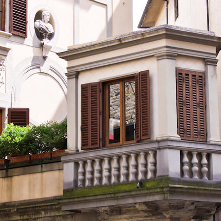 The Grand Duke watches over brown Florentine shutters