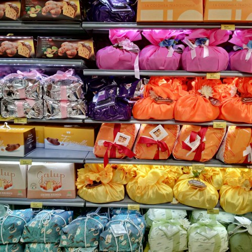 Colomba Pasquale on Sale in Florence (photo FMBoni)