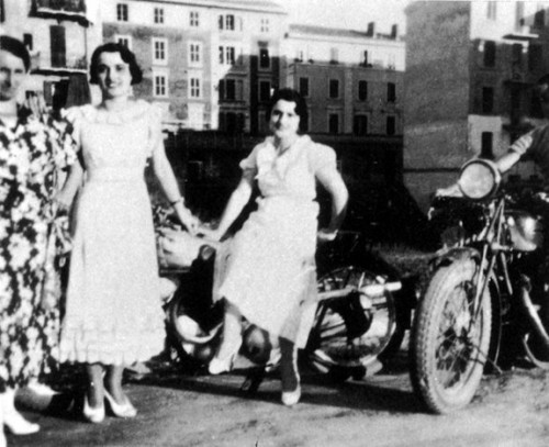 Irma Bandiera (center) with her mother and her sister