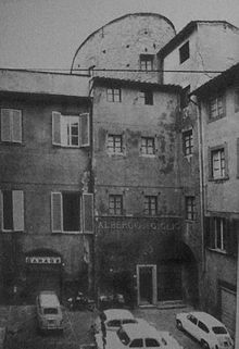 The Hotel Giglio wrapped around the Straw Tower (19th cent)